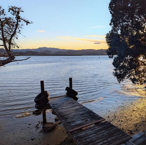 Whitianga Riverfront Cottage House in Whitianga