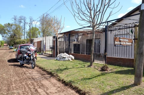 Hermosa casa hasta 4 pax con jardín y estacionamiento House in Junín