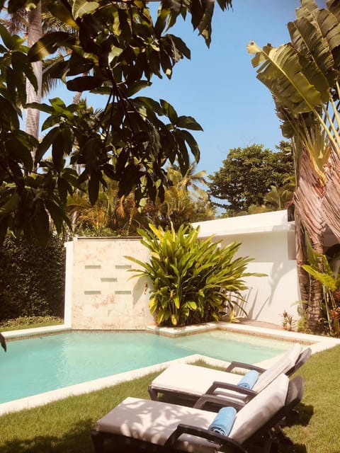 Pool view, Swimming pool, sunbed