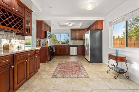 Luxury 4BD in Topanga Oasis with Pool, Spa and Cabana House in Woodland Hills