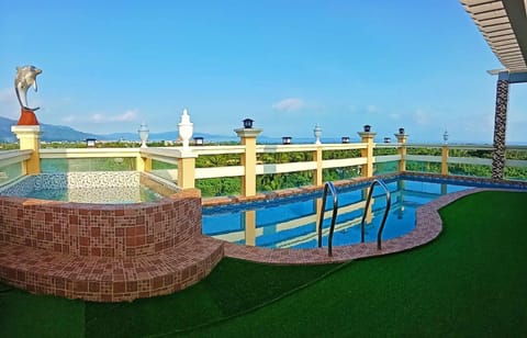 Queen Maricel Inn Hotel in Bicol