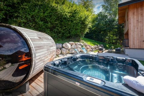 Day, Natural landscape, Hot Tub, Area and facilities