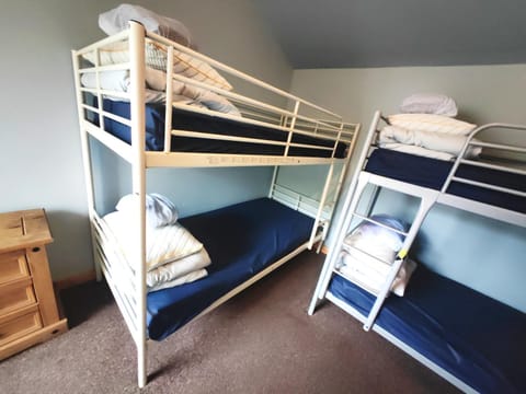 Bedroom, Area and facilities, bunk bed, Parking, heating, heating, internet