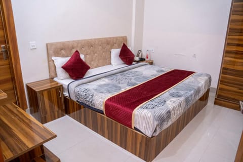 Astoria Elite Guest House Bed and Breakfast in Agra