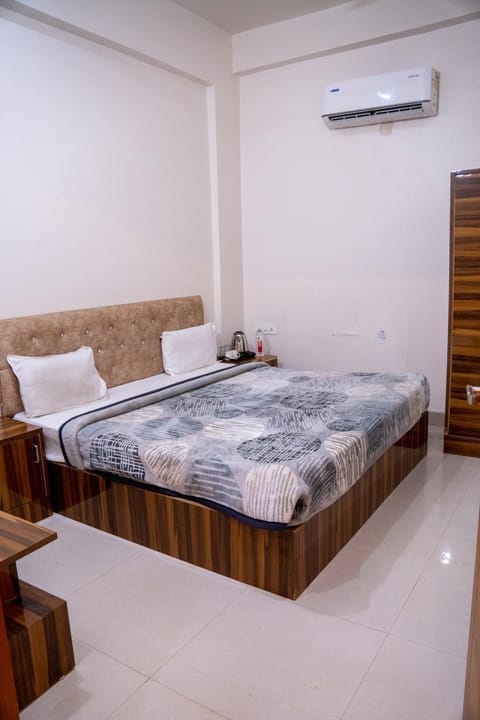 Astoria Elite Guest House Bed and Breakfast in Agra