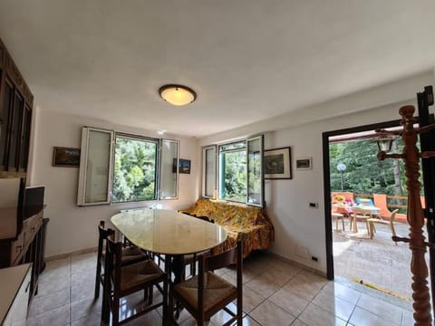 Italian Paradise - garage, WI FI, Air Conditioning Villa in Liguria