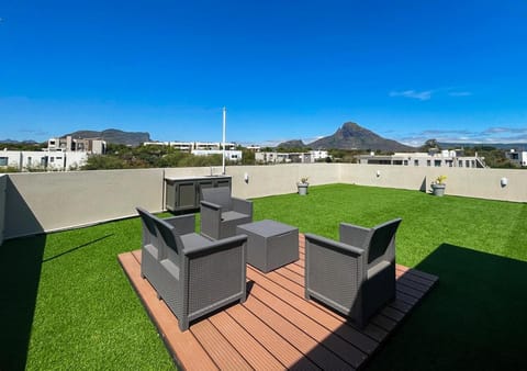 Balcony/Terrace, Mountain view