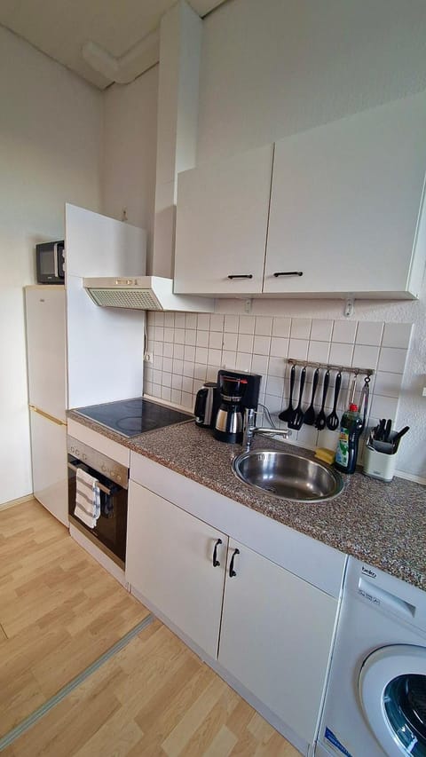 Coffee/tea facilities, Kitchen or kitchenette, oven, stove, washing machine, kitchen