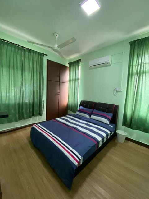 Bed, Photo of the whole room, Bedroom, air conditioner