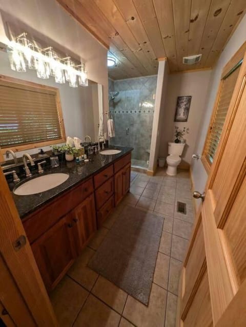 Cabin At The Lake-Morganton - Hot Tub,Pet Friendly Haus in Morganton