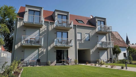 Property building, Day, Garden, Garden view