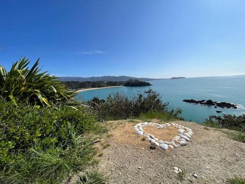 Stephens Bay Delight Kaiteriteri House in Tasman District, Tasman, New Zealand