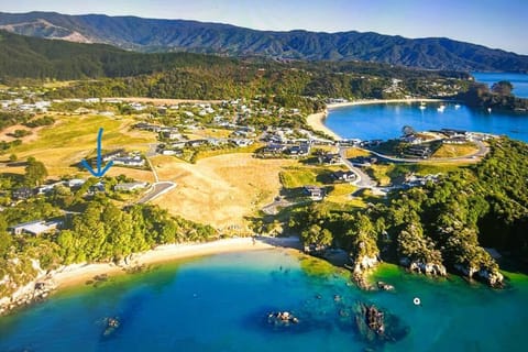 Stephens Bay Delight Kaiteriteri House in Tasman District, Tasman, New Zealand