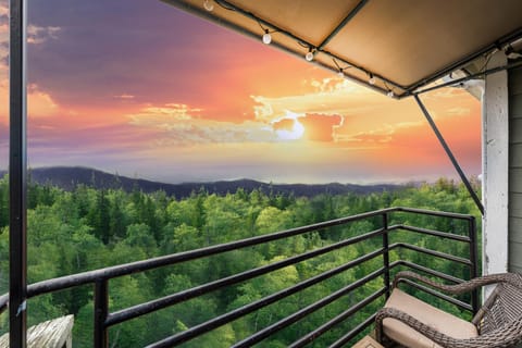 Balcony/Terrace, Mountain view