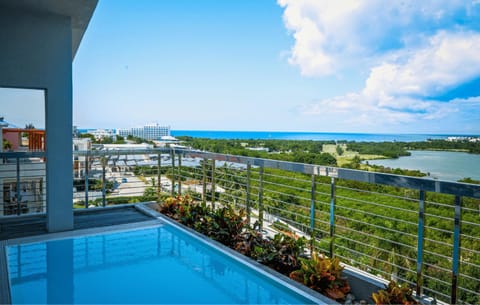 Balcony/Terrace, Pool view, Swimming pool