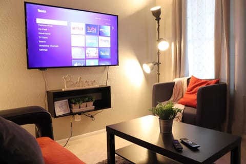 TV and multimedia, Living room, Evening entertainment