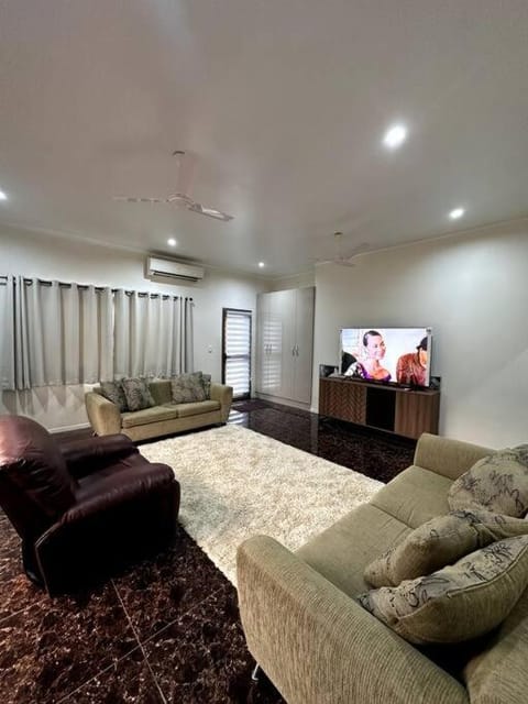 Communal lounge/ TV room, Living room, Seating area