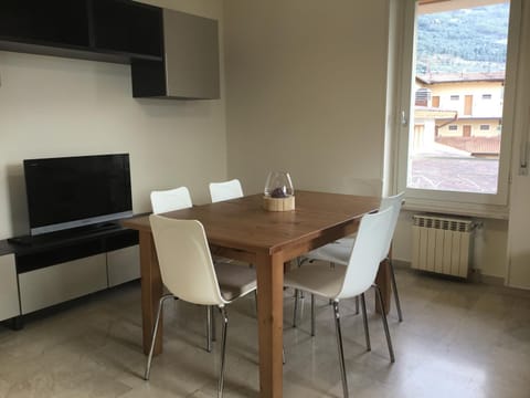 Communal lounge/ TV room, Seating area, Dining area, Evening entertainment