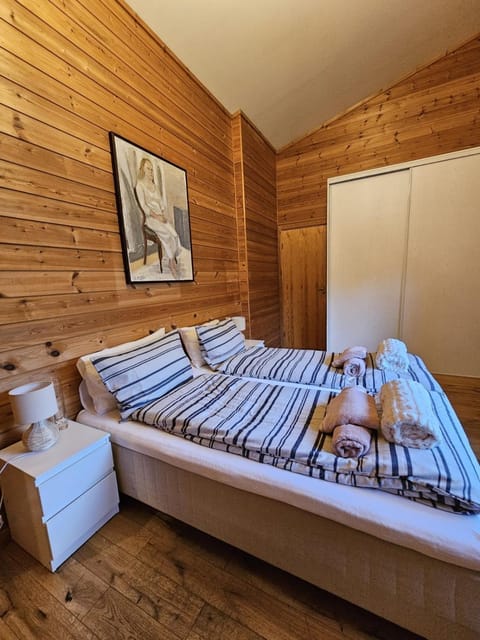 Private room - 4 in a luxury villa CHALET STYLE Bed and Breakfast in Oslo