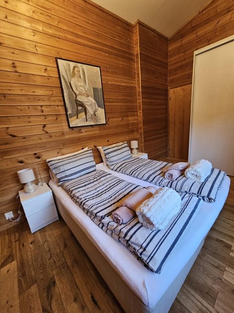 Private room - 4 in a luxury villa CHALET STYLE Bed and Breakfast in Oslo