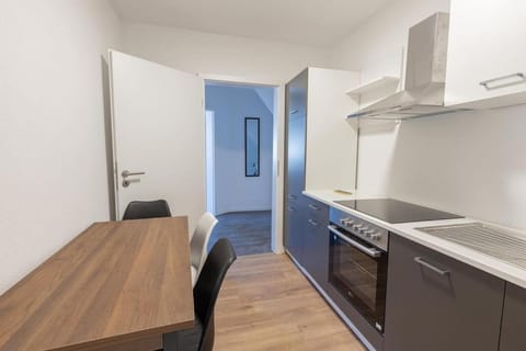 Kitchen or kitchenette, Dining area, oven, stove