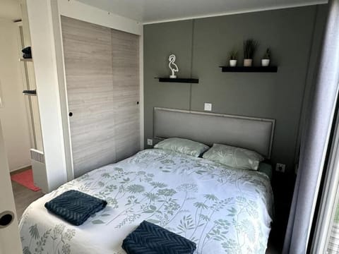 Bed, Photo of the whole room, Bedroom, towels, wardrobe