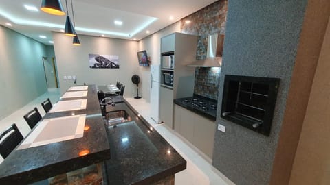 TV and multimedia, Kitchen or kitchenette, Living room, Seating area, Dining area, oven, pet friendly, stove