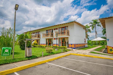 Property building, Garden, Parking