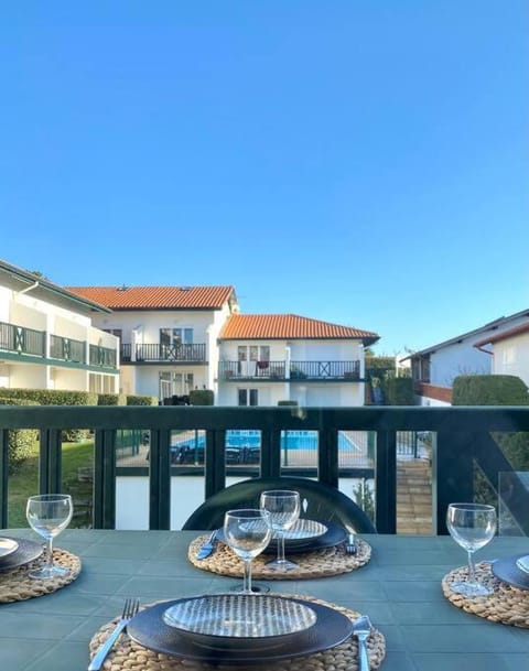 BIDART, résidence avec piscine, 500m des plages, centre à pied Apartment in Bidart