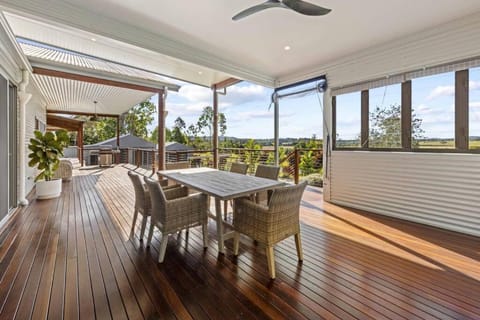 Riverbend Ranch House in Tamborine