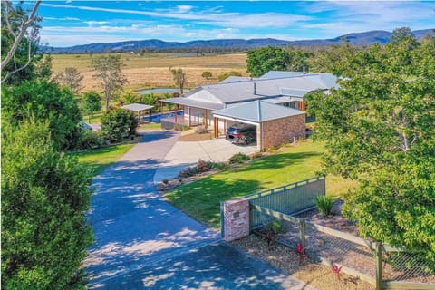 Riverbend Ranch House in Tamborine