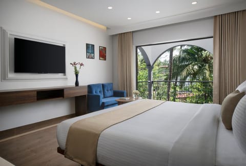 Bed, Natural landscape, TV and multimedia, Photo of the whole room, Bedroom