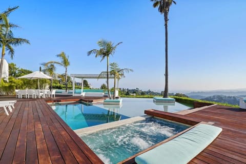 Crest Estate by Stay Awhile Villas House in Hollywood Hills