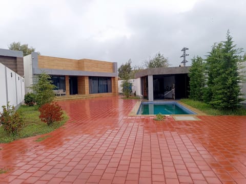 Property building, Day, Pool view, Swimming pool