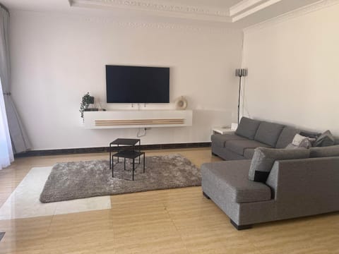 Communal lounge/ TV room, TV and multimedia, Living room, Seating area, Evening entertainment