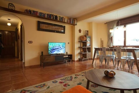 Library, TV and multimedia, Dining area, air conditioner