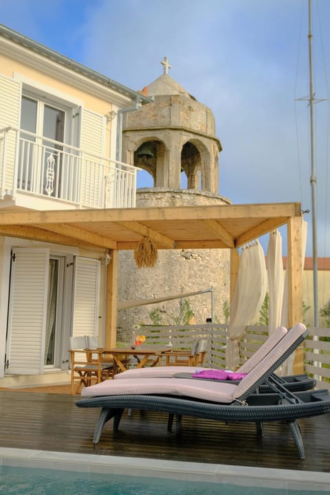 Day, Pool view, Swimming pool, sunbed