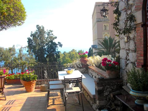 Garden view, Sea view