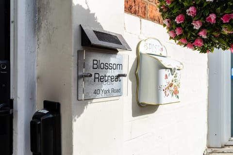 Blossom Retreat Apartment in Northampton