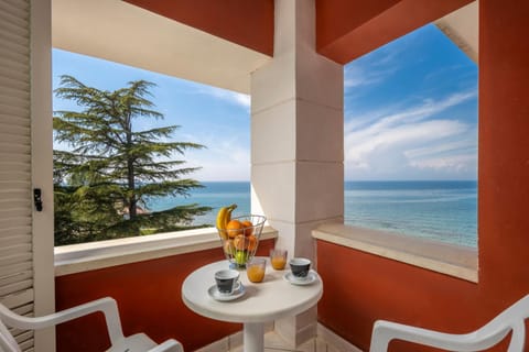 View (from property/room), Balcony/Terrace, Sea view