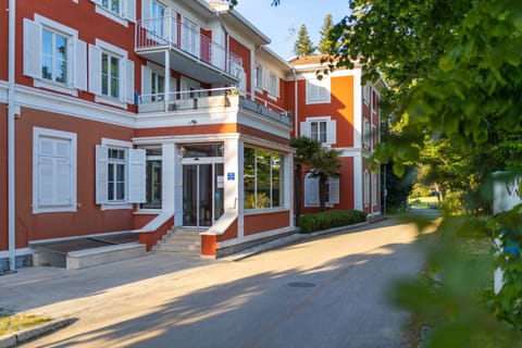 Property building, Street view
