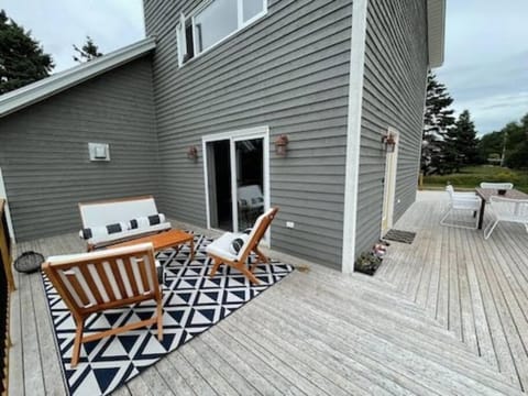 Hidden Dunes Coastal Cottage House in Prince Edward County