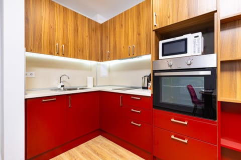 Kitchen or kitchenette, oven