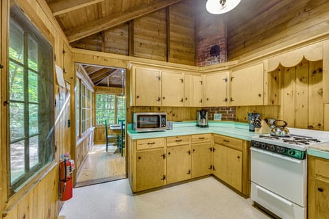 Rustic Cabin with Squam Lake Access and Fireplace! House in Squam Lake