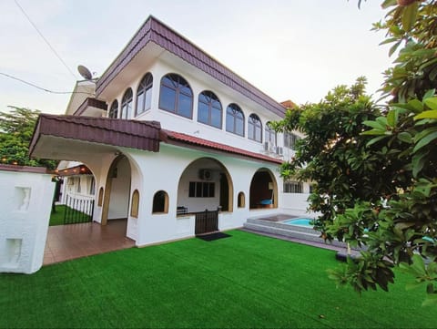 Property building, Day, Garden, Garden view