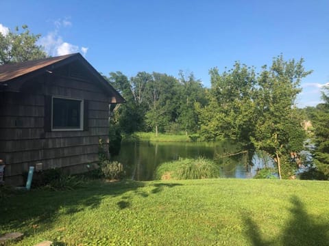 3 Bedroom Home - Lake Views on 3 Sides House in Collinsville