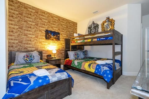 Bedroom, bunk bed