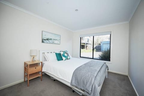 Cowrie Beach Haven- 600 meters to beach House in Torquay