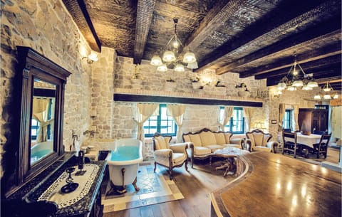 Gorgeous Home In Zmijavci With Kitchen House in Split-Dalmatia County