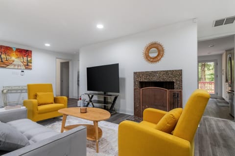 TV and multimedia, Living room, Seating area